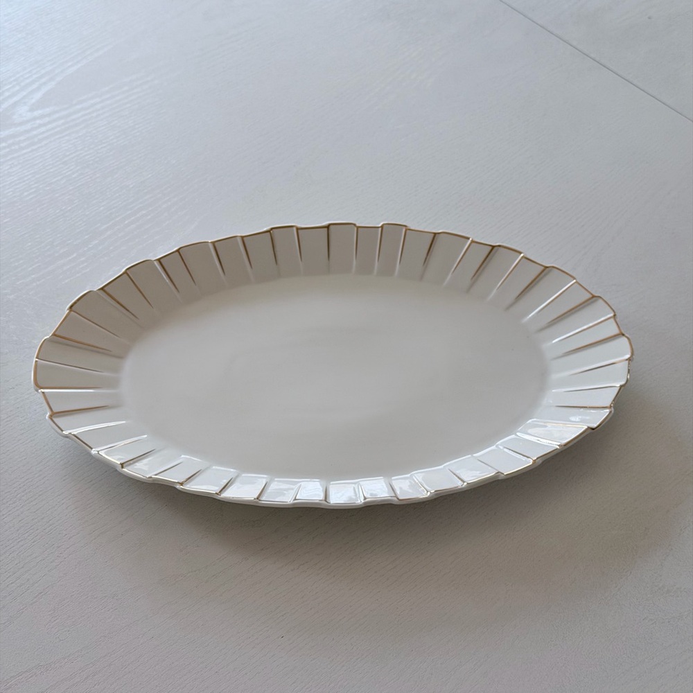 Oval Scalloped Ceramic Platter with Gold Tone Trim Accent - Picture 4 of 8